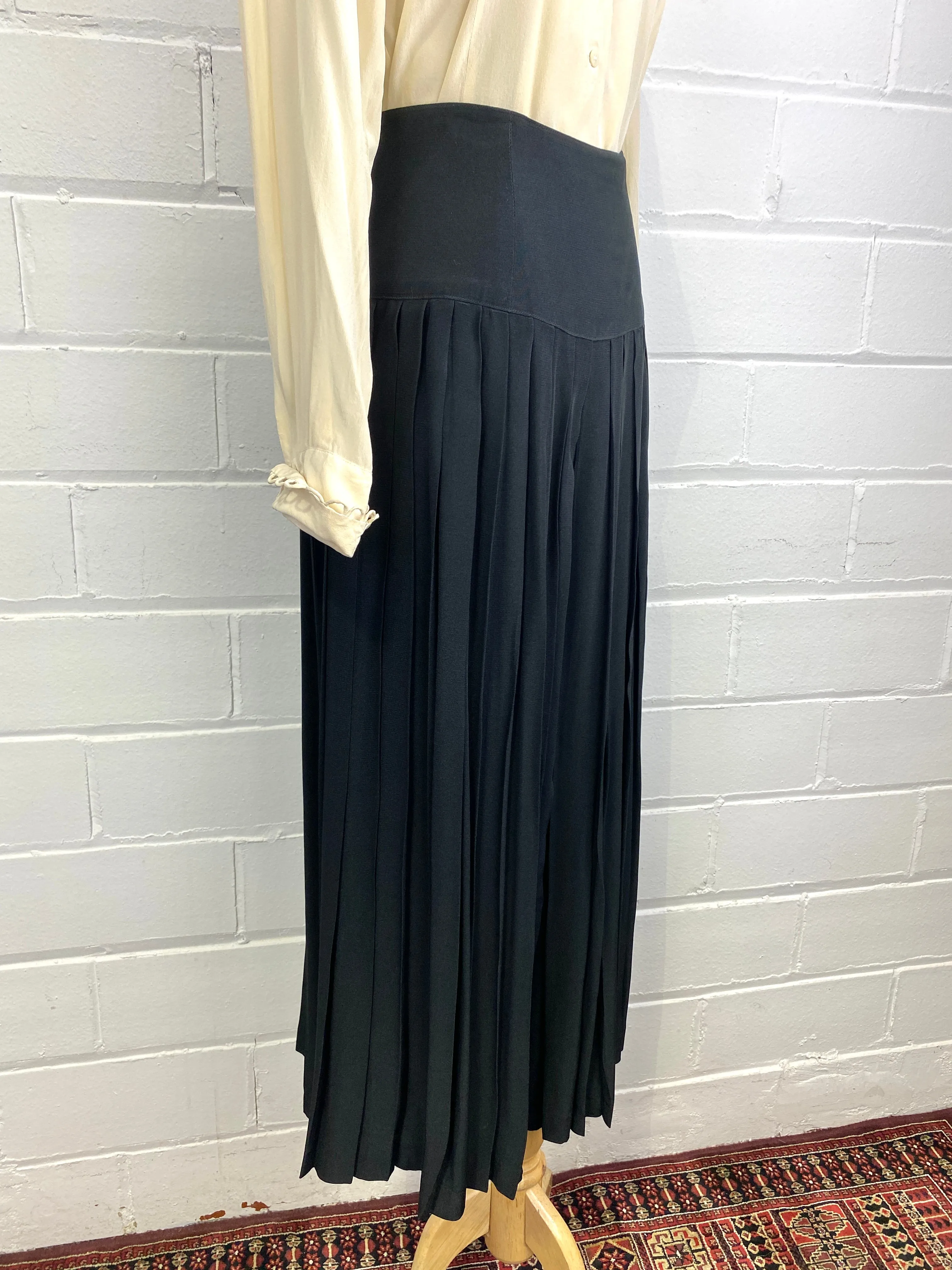 Vintage 1990s Black Pleated Designer Culottes, W30